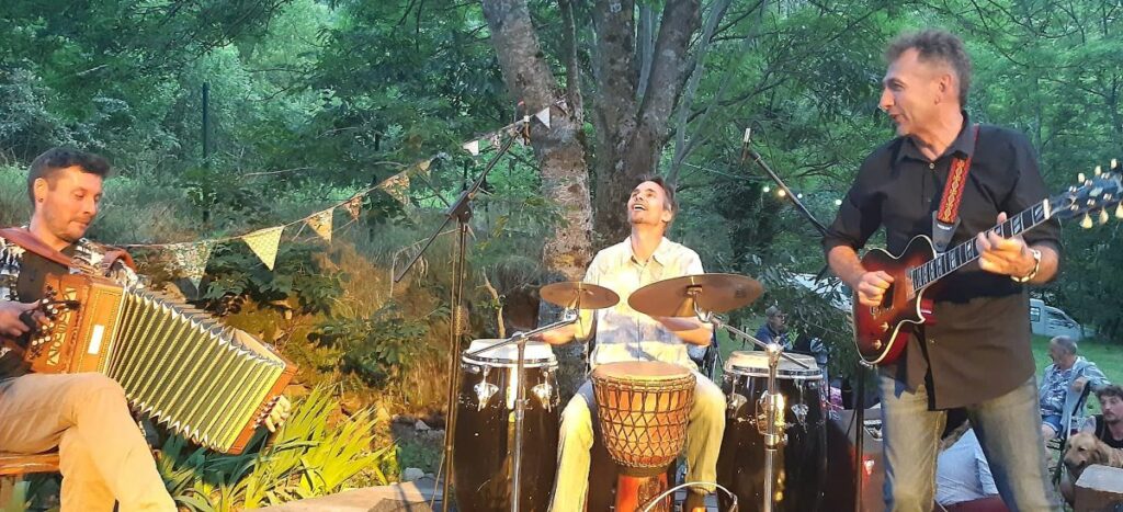 Maka en concert aux Apéros Musique de Blesle