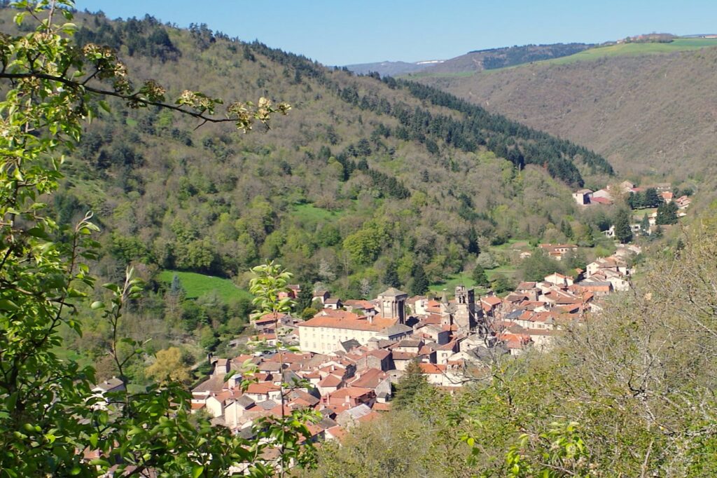 Festival de musique dans le village médiéval en Auvergne